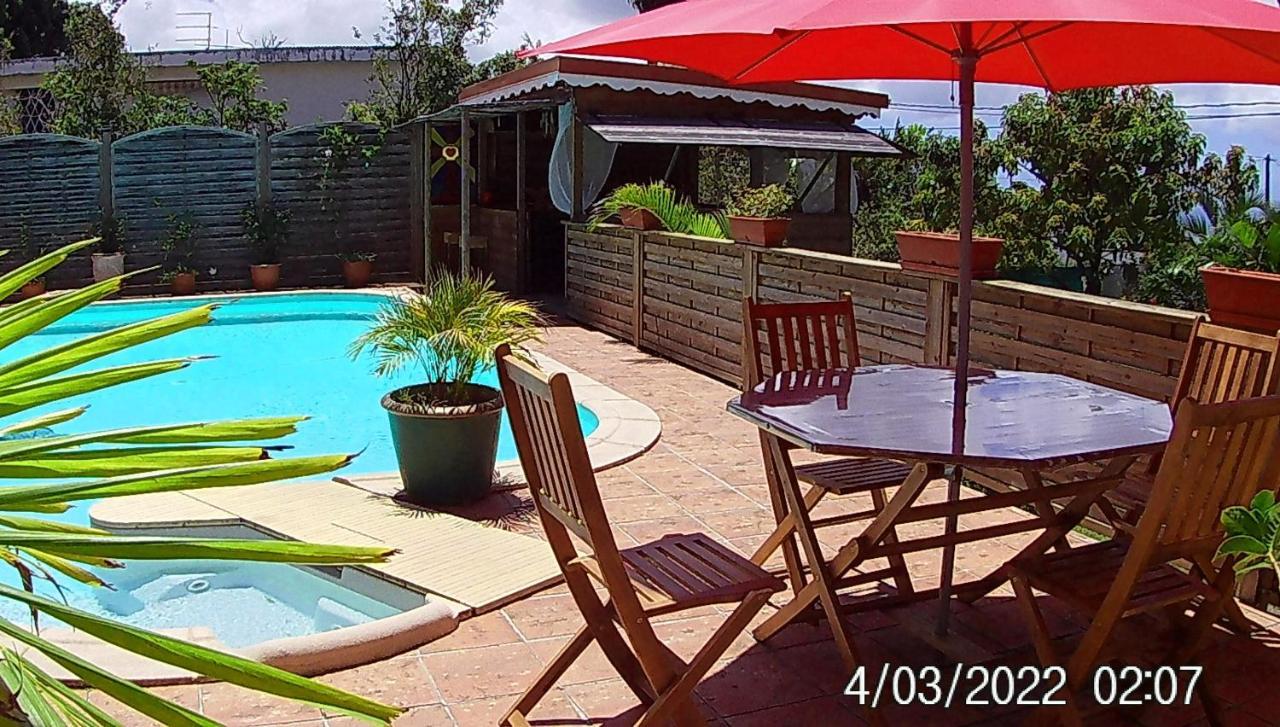 Agréable chambre d'hôtes, SDB, piscine, carbet cuisine. Saint-Claude Esterno foto