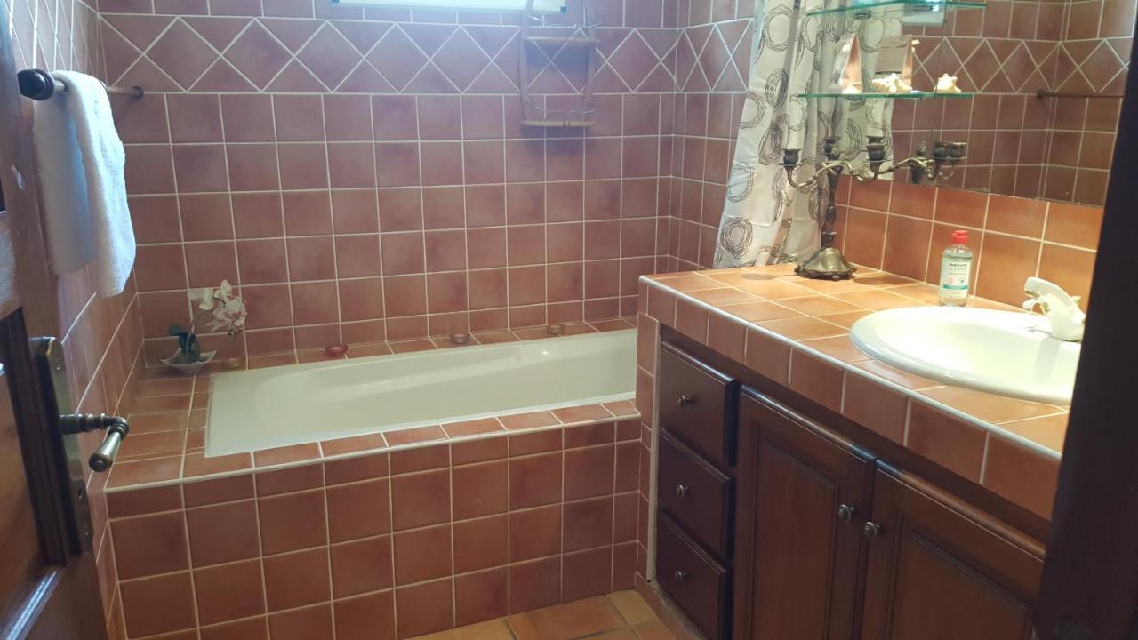 Agréable chambre d'hôtes, SDB, piscine, carbet cuisine. Saint-Claude Esterno foto