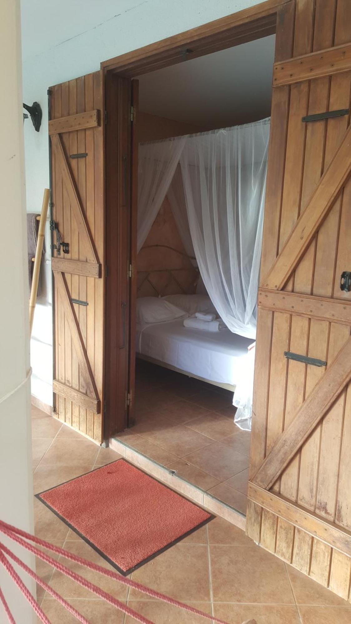 Agréable chambre d'hôtes, SDB, piscine, carbet cuisine. Saint-Claude Esterno foto